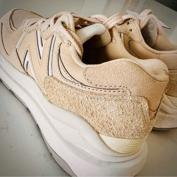 New balance 5740 Cream 7.5 - Picture 3 of 11